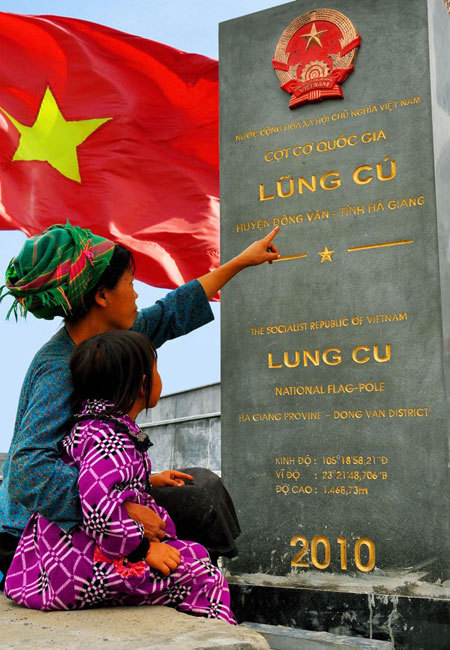 Ấn[-]tượng[-]với[-]hình[-]ảnh[-]biên[-]giới,[-]hải[-]đảo[-]trong[-]ảnh[-]tham[-]gia[-]dự[-]thi[-]"Dưới[-]bóng[-]cờ[-]Tổ[-]quốc"